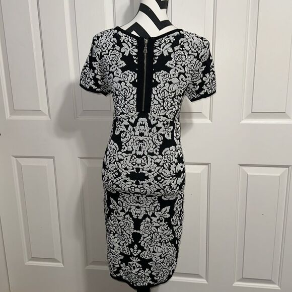 CARMEN MARC VALVO Black & White Floral Knit Dress - Picture 3 of 4